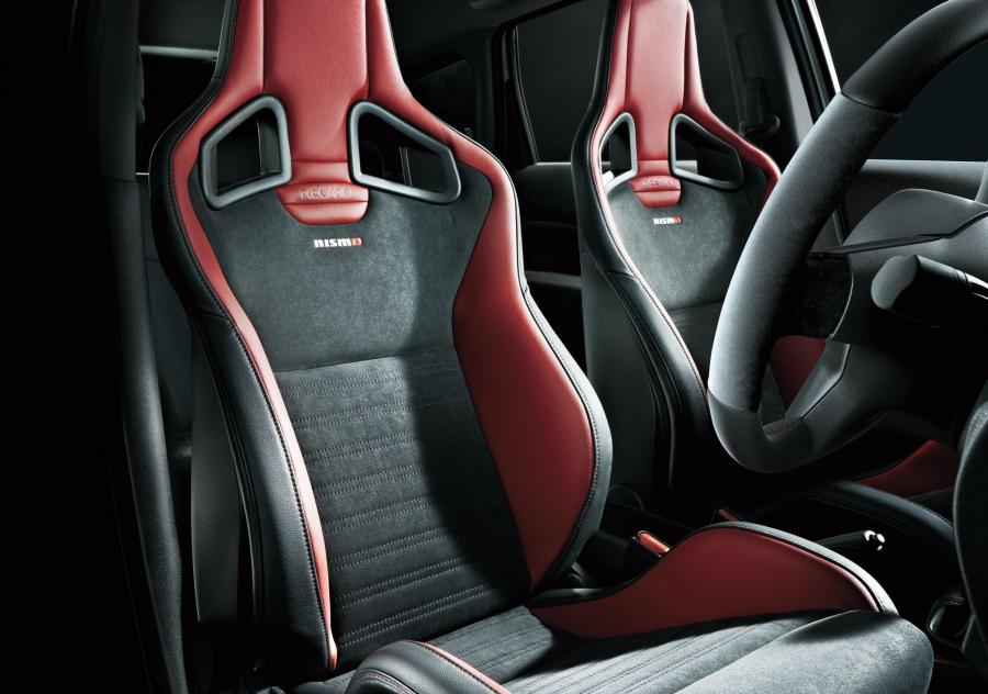 Интерьер Nissan Note e-POWER Nismo (E12) 2016 года  (фото 5 из 24)